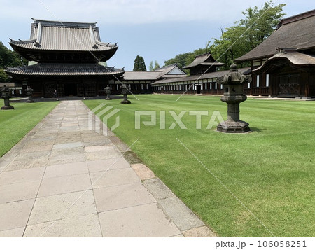 富山県の瑞龍寺の景色 富山県の瑞龍寺の景色 106058251