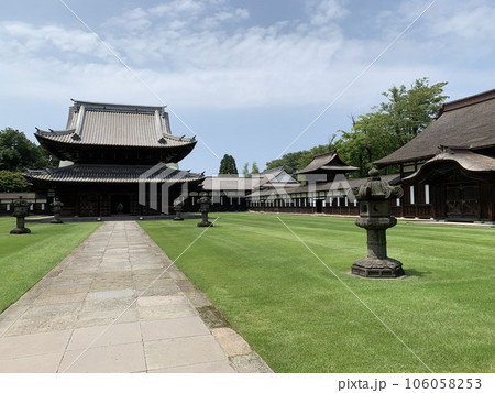 富山県の瑞龍寺の景色 富山県の瑞龍寺の景色 106058253