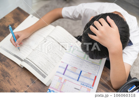 勉強が難しい子ども 受験などのイメージ 106060318