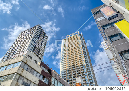 千葉県市川市の都市風景　本八幡駅 106060852