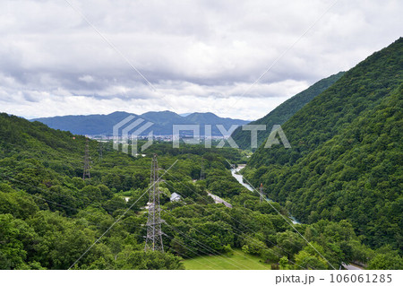 長野県伊那市 大町ダムからの下流の景色 長野県伊那市 大町ダムからの下流の景色 106061285