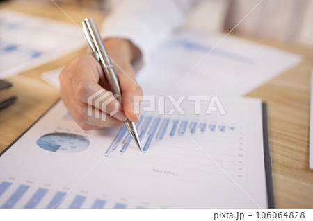 Asian businesswomen are analyzing graphs, financial statistics and calculating corporate returns in private offices, Market research reports and income statistics, Financial and Accounting concept. Asian businesswomen are analyzing graphs, financial statistics and calculating corporate returns in private offices, Market research reports and income statistics, Financial and Accounting concept. 106064828