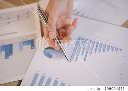 Asian businesswomen are analyzing graphs, financial statistics and calculating corporate returns in private offices, Market research reports and income statistics, Financial and Accounting concept. 106064831