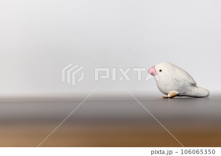焼き物の白文鳥の置物 106065350