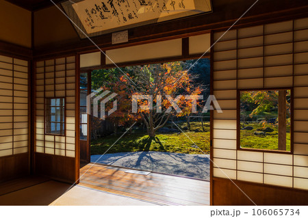 晩秋の古都鎌倉 紅葉の長寿寺 晩秋の古都鎌倉 紅葉の長寿寺 106065734