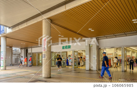 千葉県船橋市の都市風景　船橋駅 106065985
