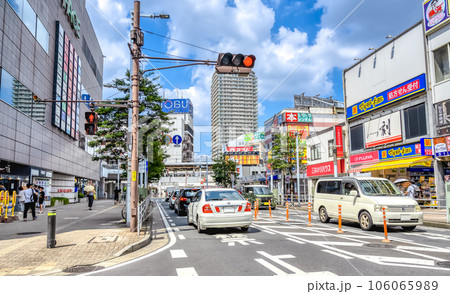 千葉県船橋市の都市風景　船橋駅　駅前通り 106065989
