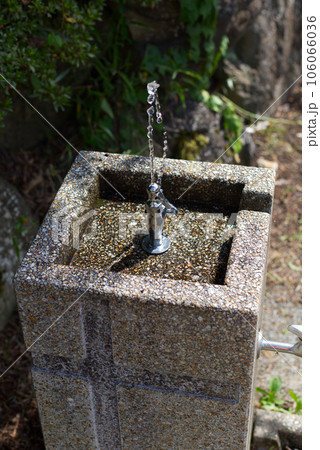 a waterfountain with water spraying a waterfountain with water spraying 106066036