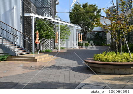 湘南のショッピングモールと公園 湘南のショッピングモールと公園 106066691