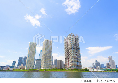 【東京都】8月・青空と晴海のタワーマンション 【東京都】8月・青空と晴海のタワーマンション 106066955