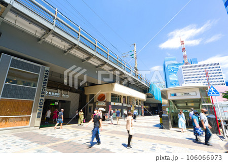 【東京都】8月・青空の東京都、有楽町駅 106066973