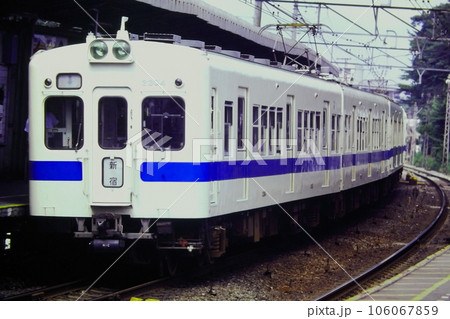 豪徳寺駅を発車する小田急2300形ほかの6連、1980年7月27日 106067859