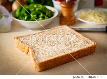 全粒粉入りの食パン　食パンで朝食　弁当作り　ブラン食パン 106070320