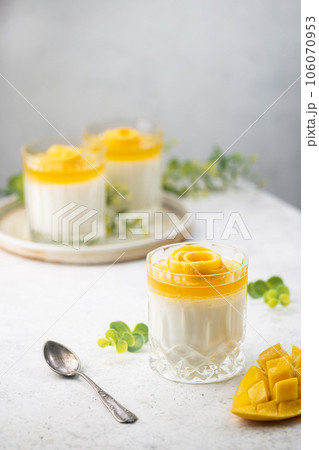 panna cotta with mango panna cotta with mango 106070953