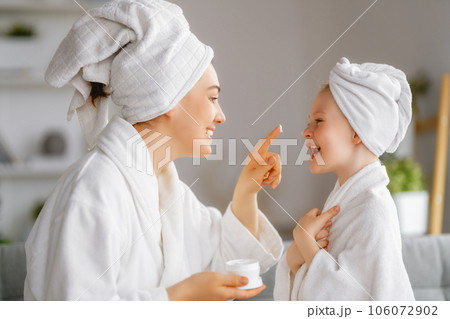 Mother and daughter after a bath 106072902