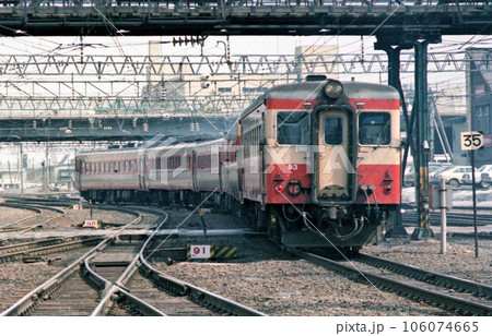 函館本線　札幌　国鉄　キハ22-93（苗穂） 106074665