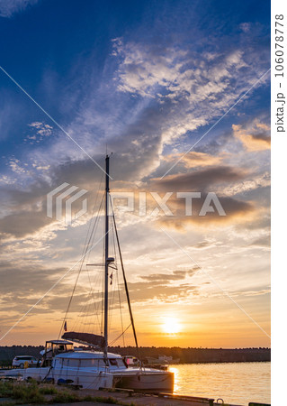 (青森県)下風呂港 穏やかな夜明け (青森県)下風呂港 穏やかな夜明け 106078778