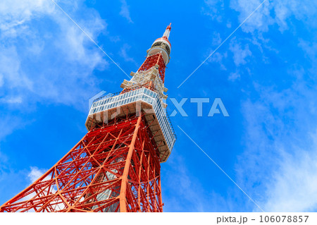 東京　港区　東京タワーと青空 106078857