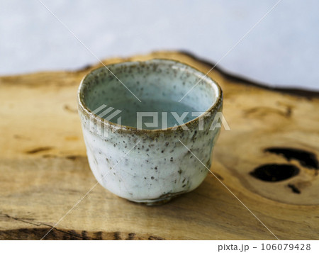 日本酒が美味しくなる萩焼の酒器 106079428