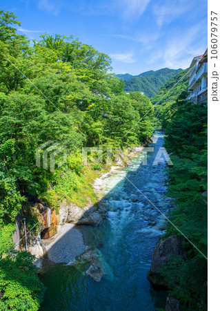 水上峡　利根川　みなかみ温泉　水上橋からの眺め　　　 106079757