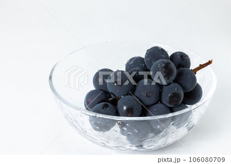 水滴つき巨峰の横視点のイメージ 106080709