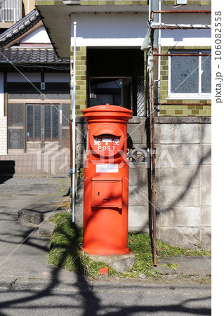 茨城　稲敷　丸ポストのある風景（岡野商店） 106082558