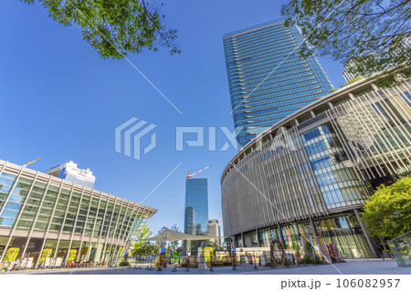 グランフロント大阪 うめきた広場 夏の日の早朝 グランフロント大阪 うめきた広場 夏の日の早朝 106082957