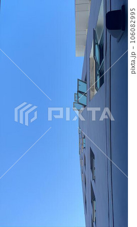 A building scene 106082995