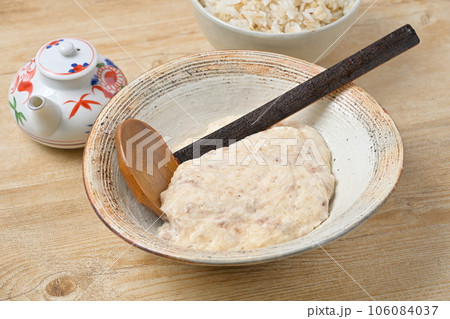 とろろ、とろろ汁、大和芋、大和いも、芋料理。擦り下ろした大和芋のトロロ汁。 106084037