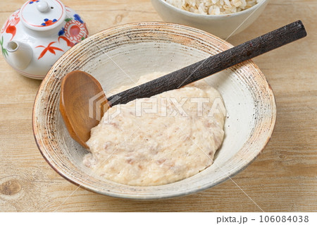 とろろ、とろろ汁、大和芋、大和いも、芋料理。擦り下ろした大和芋のトロロ汁。 106084038