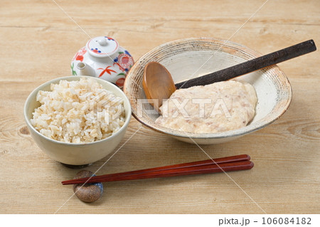 とろろ、とろろ汁、大和芋、大和いも、芋料理。擦り下ろした大和芋のトロロ汁。 106084182