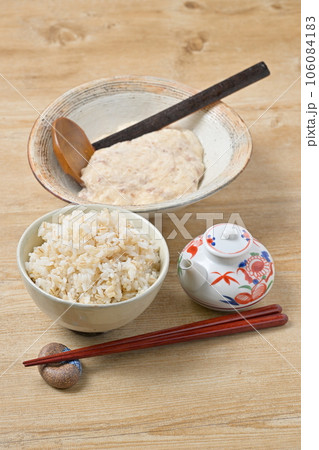 とろろ、とろろ汁、大和芋、大和いも、芋料理。擦り下ろした大和芋のトロロ汁。 106084183