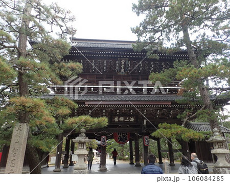 天橋立の南、京都府宮津市にある臨済宗、妙心寺派の寺院で切戸、九世戸、知恵の文殊とも呼ばれる智恩寺 106084285