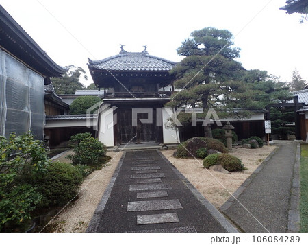 天橋立の南、京都府宮津市にある臨済宗、妙心寺派の寺院で切戸、九世戸、知恵の文殊とも呼ばれる智恩寺 天橋立の南、京都府宮津市にある臨済宗、妙心寺派の寺院で切戸、九世戸、知恵の文殊とも呼ばれる智恩寺 106084289