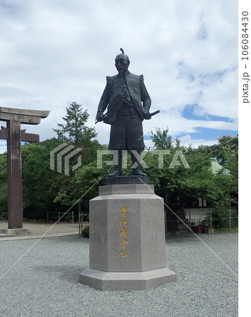 大阪府大阪市中央区、大阪城の二の丸跡に鎮座し、豊臣秀吉、秀頼、秀長を配祀している豊國（ほうこく）神社 106084430