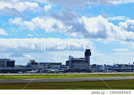 大阪国際空港　全景　猪名川土手 106084489