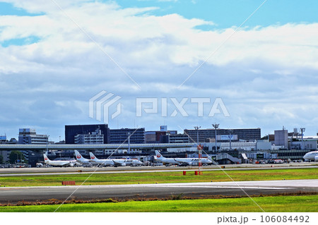 大阪国際空港　全景　猪名川土手 106084492