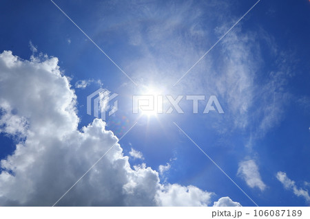 太陽と青空と白い雲 太陽と青空と白い雲 106087189
