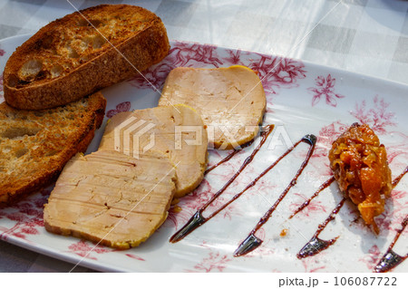 Foie gras with sauce and toasted bread Foie gras with sauce and toasted bread 106087722