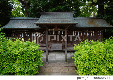 緑に覆われた寺院の山門 緑に覆われた寺院の山門 106088511