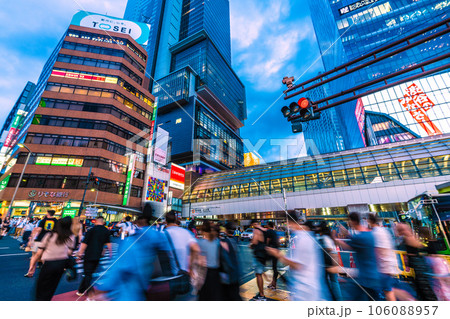 日本の東京都市景観 連続減↓全国・35都府県減↓。渋谷はマ無し、マ無し効果で感染爆発無し=8月19日 日本の東京都市景観 連続減↓全国・35都府県減↓。渋谷はマ無し、マ無し効果で感染爆発無し=8月19日 106088957