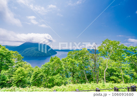 (北海道)裏摩周展望台から望む摩周湖 (北海道)裏摩周展望台から望む摩周湖 106091680