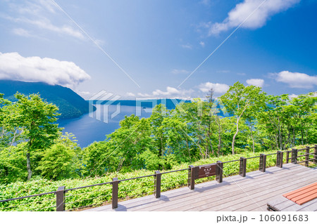 （北海道）裏摩周展望台から望む摩周湖 106091683