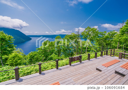 （北海道）裏摩周展望台から望む摩周湖 106091684