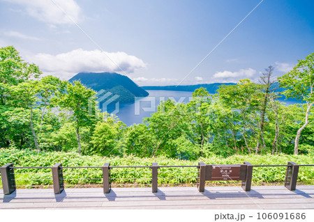 （北海道）裏摩周展望台から望む摩周湖 106091686