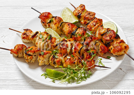 chicken souvlaki with thyme and lime on plate 106092295