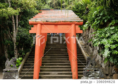 宮崎 鵜戸神宮稲荷神社赤い鳥居 宮崎 鵜戸神宮稲荷神社赤い鳥居 106094628