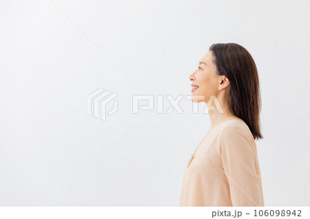 女性　横顔 106098942