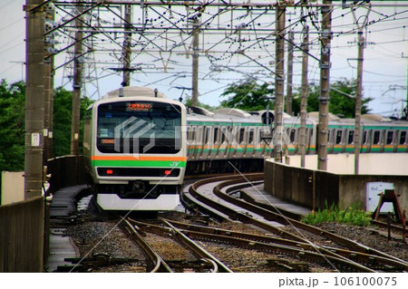 東北本線・古河駅付近を快走する231/233系 106100075