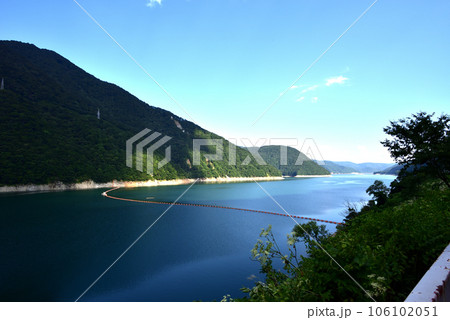 ダム湖に映る空 106102051
